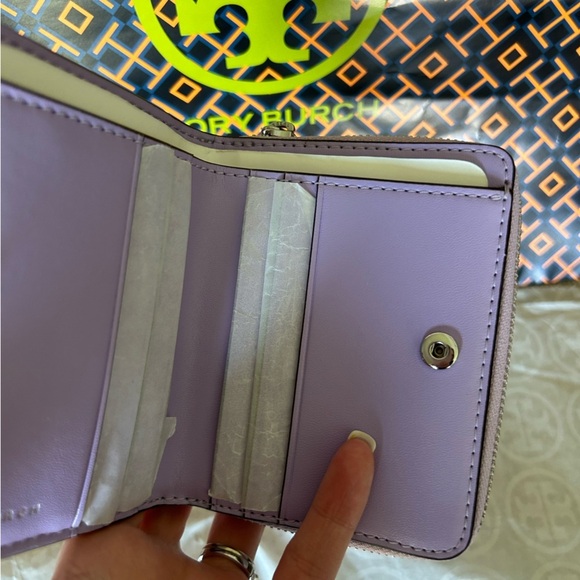 Tory Burch Britten Patent Bifold Wallet Lavender Silver Light Purple - Picture 6 of 11